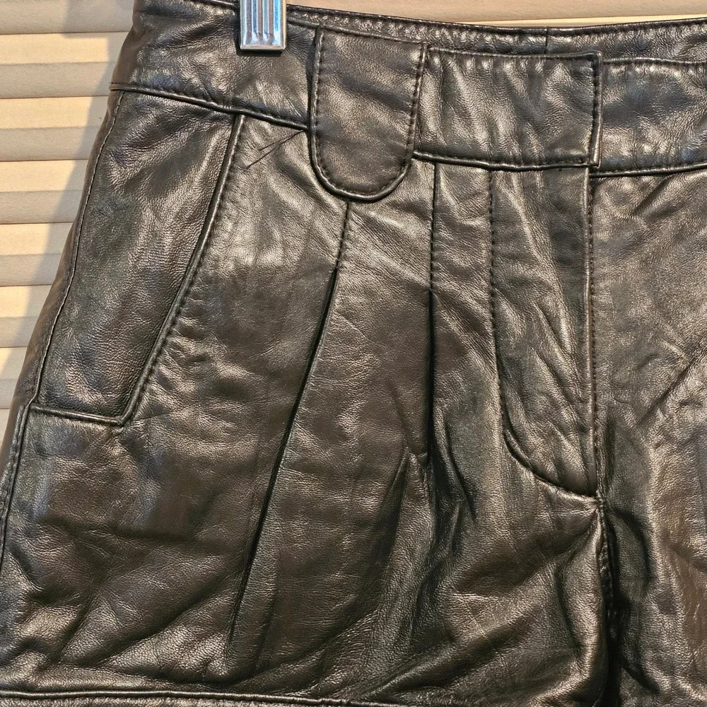 Mike & Chris Black Lambskin Leather Pleated Shorts Cuffed Size 0 Style 8787